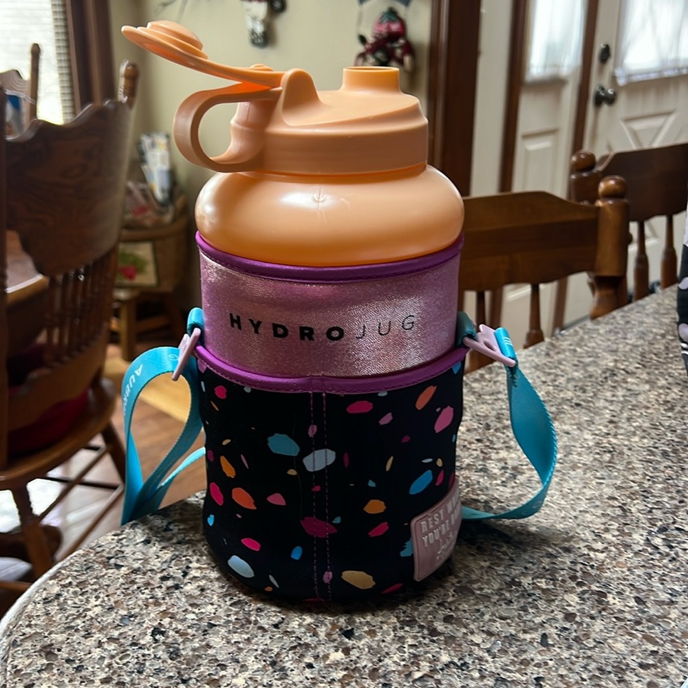 Hydrojug with sleeve